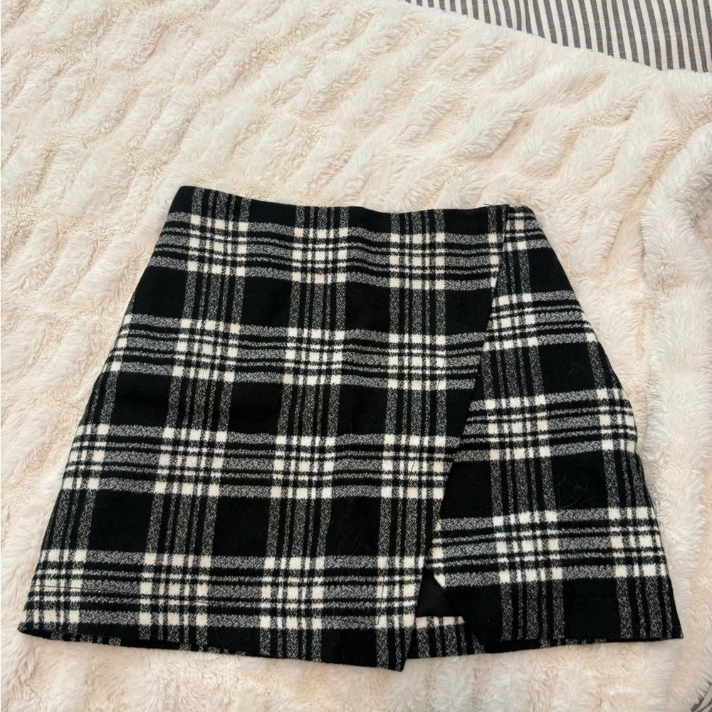Abercrombie & Fitch Black and White Plaid Mini Skirt